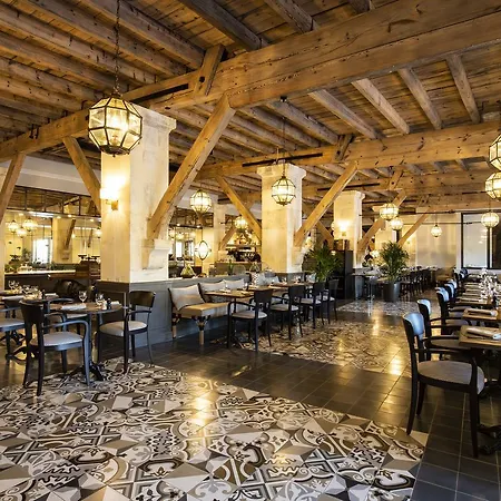 Chais Monnet & Hotel 5*