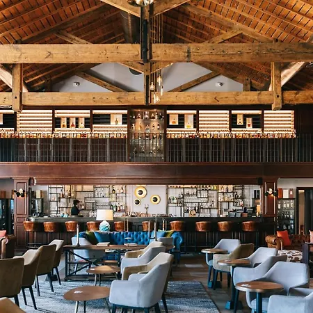 Chais Monnet & Hotel 5*