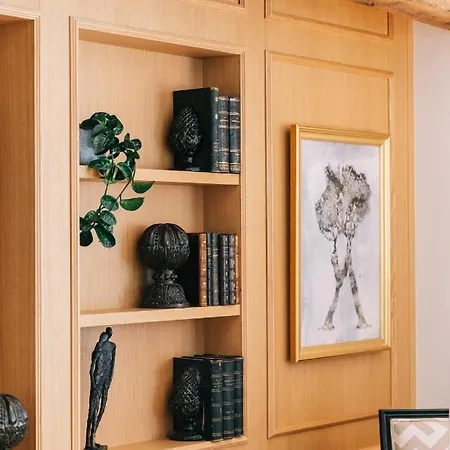 Chais Monnet & מלון 5*