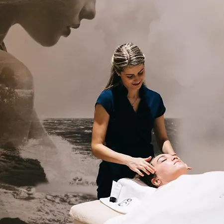 Chais Monnet & מלון