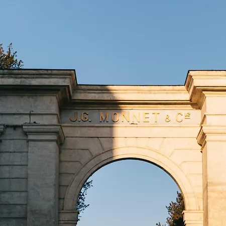 Chais Monnet & מלון קונייאק