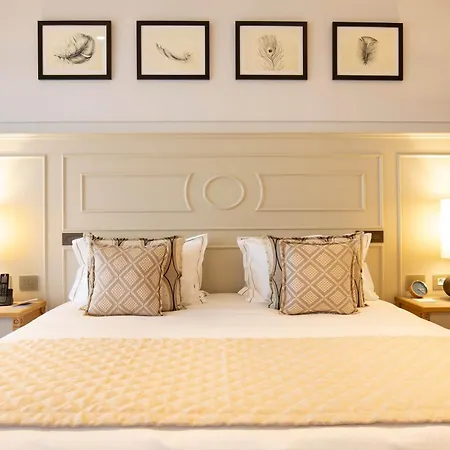 Chais Monnet & מלון