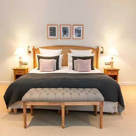 Chais Monnet & מלון