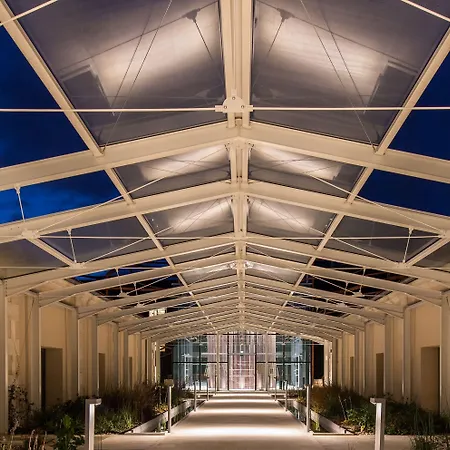 Chais Monnet & מלון