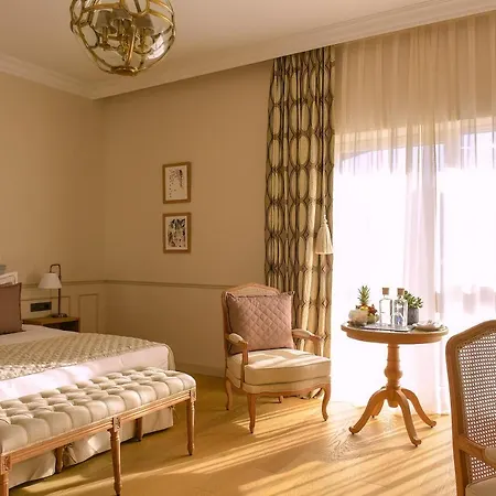 Hotel Chais Monnet & 5*